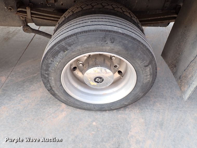 image for item IN9592 2005 Chevrolet C4500  flatbed truck