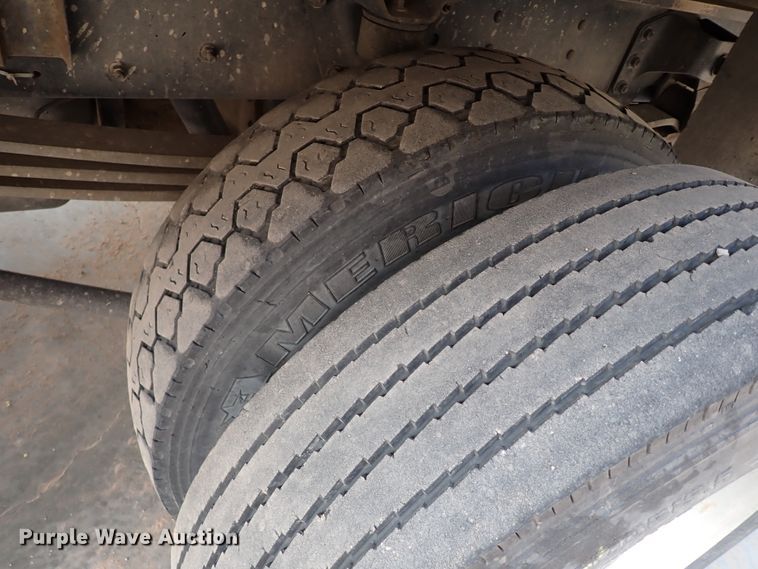 image for item IN9592 2005 Chevrolet C4500  flatbed truck