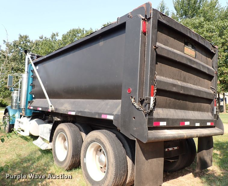 image for item IN9598 2003 Freightliner FLD  dump truck