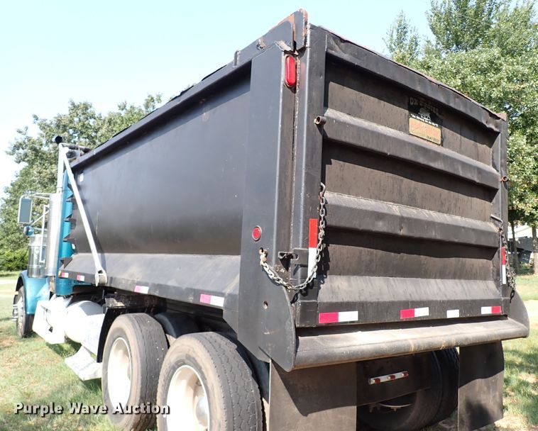 image for item IN9598 2003 Freightliner FLD  dump truck