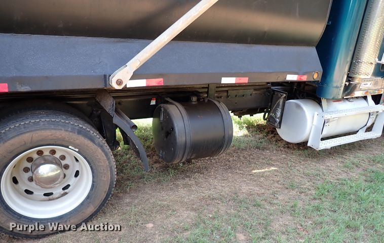 image for item IN9598 2003 Freightliner FLD  dump truck