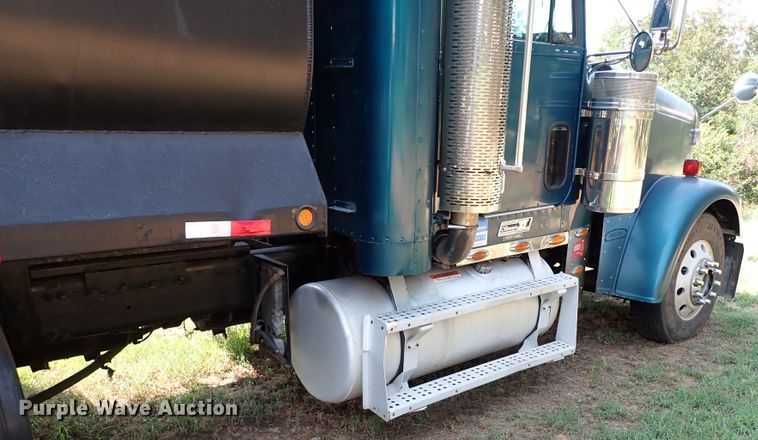 image for item IN9598 2003 Freightliner FLD  dump truck