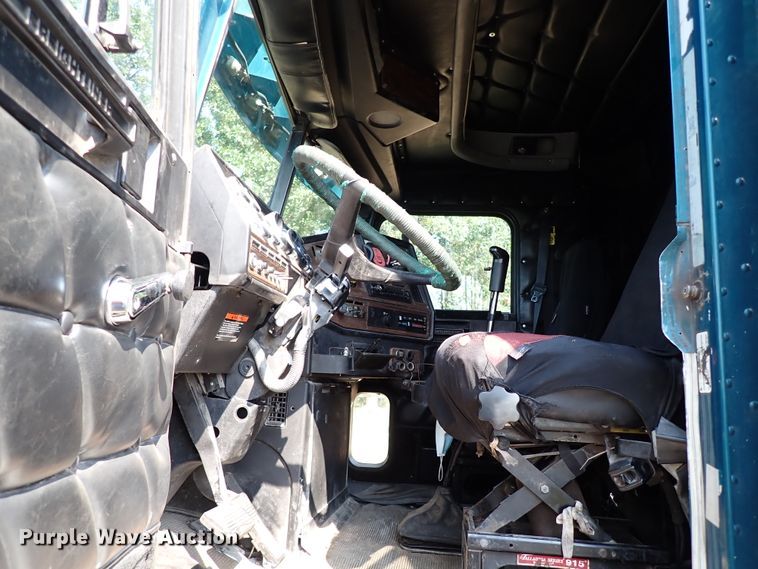 image for item IN9598 2003 Freightliner FLD  dump truck