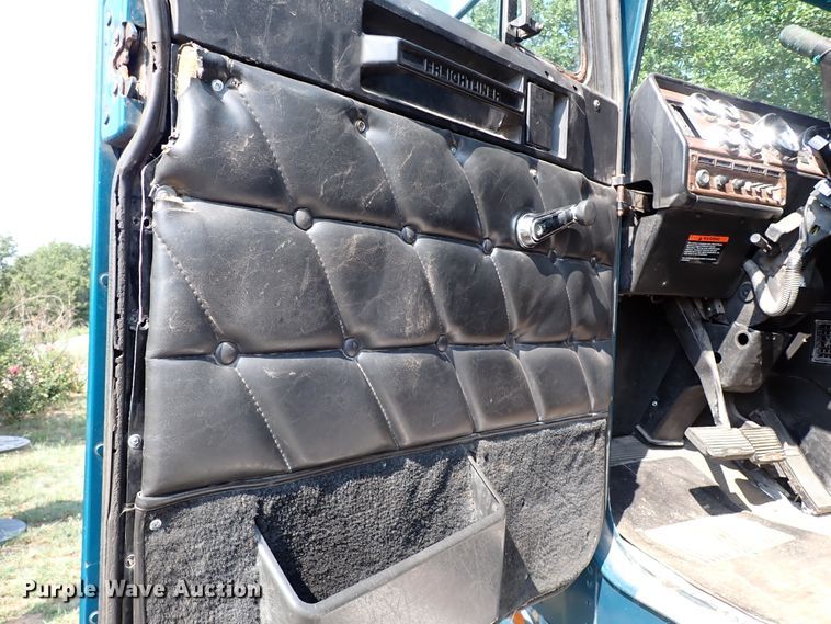 image for item IN9598 2003 Freightliner FLD  dump truck