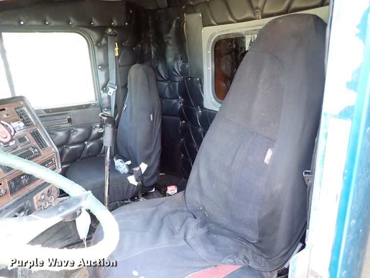 image for item IN9598 2003 Freightliner FLD  dump truck