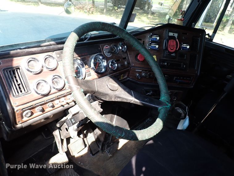 image for item IN9598 2003 Freightliner FLD  dump truck