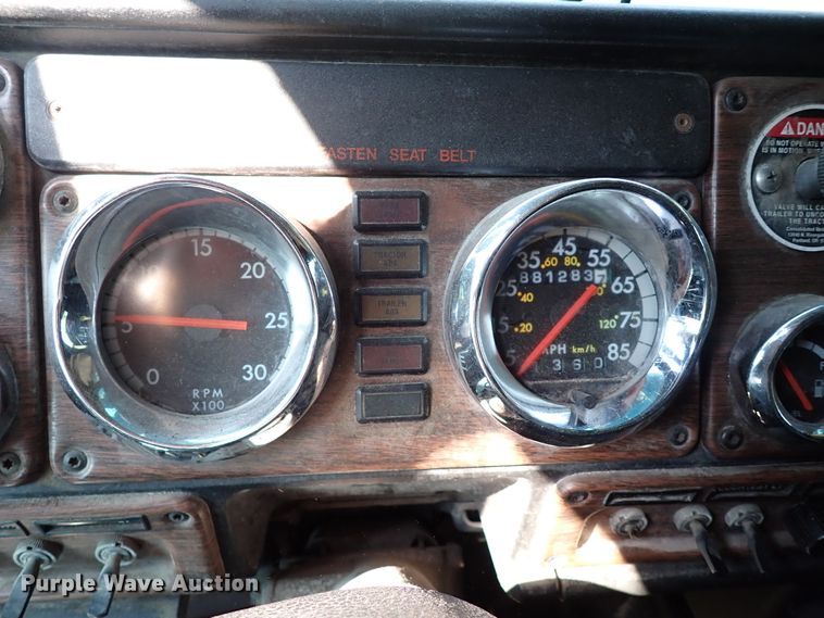 image for item IN9598 2003 Freightliner FLD  dump truck