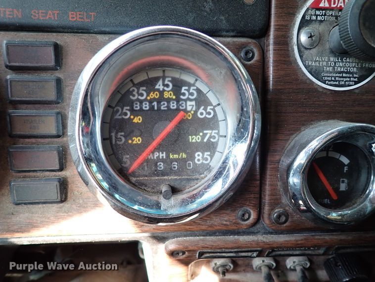 image for item IN9598 2003 Freightliner FLD  dump truck