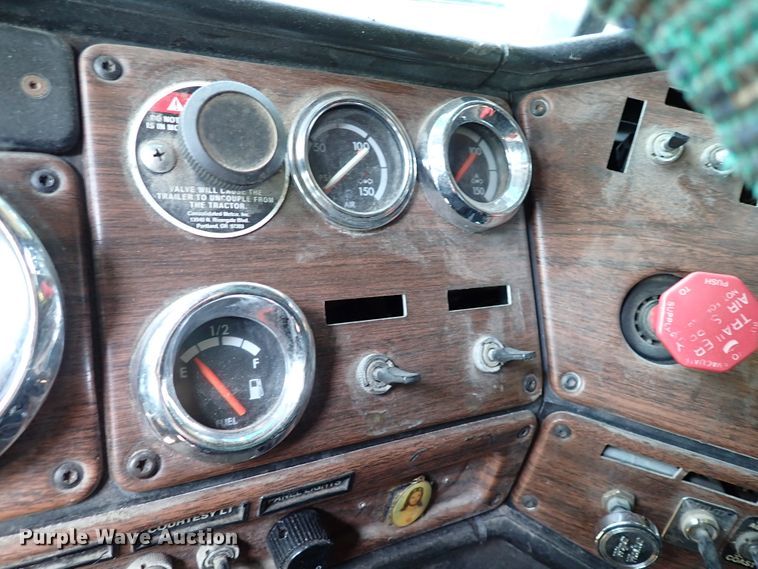 image for item IN9598 2003 Freightliner FLD  dump truck