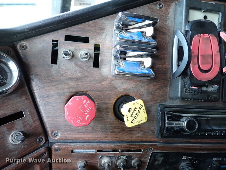 image for item IN9598 2003 Freightliner FLD  dump truck