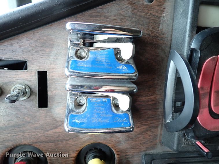 image for item IN9598 2003 Freightliner FLD  dump truck