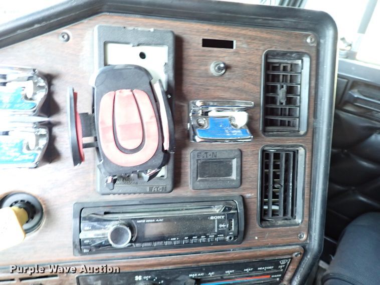 image for item IN9598 2003 Freightliner FLD  dump truck