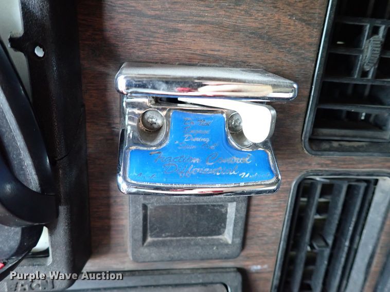 image for item IN9598 2003 Freightliner FLD  dump truck