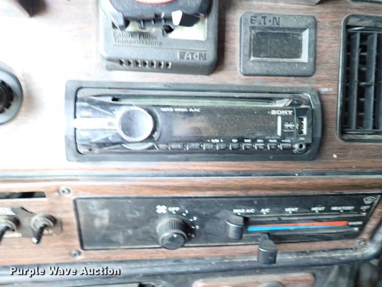 image for item IN9598 2003 Freightliner FLD  dump truck