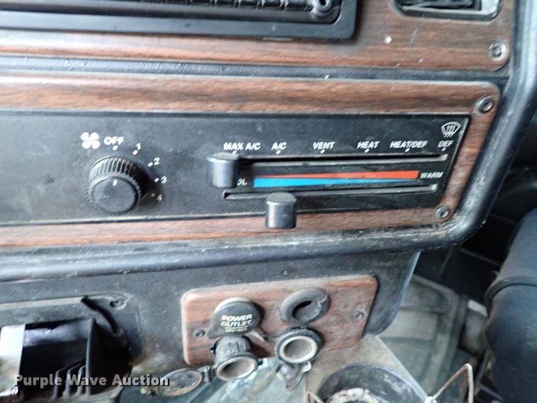 image for item IN9598 2003 Freightliner FLD  dump truck