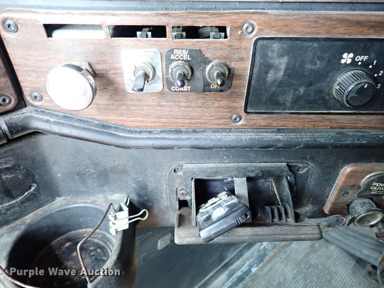 image for item IN9598 2003 Freightliner FLD  dump truck