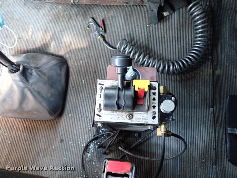 image for item IN9598 2003 Freightliner FLD  dump truck