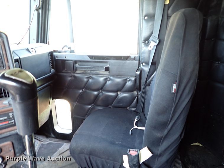 image for item IN9598 2003 Freightliner FLD  dump truck