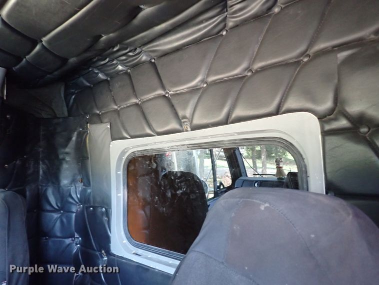 image for item IN9598 2003 Freightliner FLD  dump truck