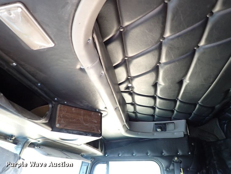 image for item IN9598 2003 Freightliner FLD  dump truck