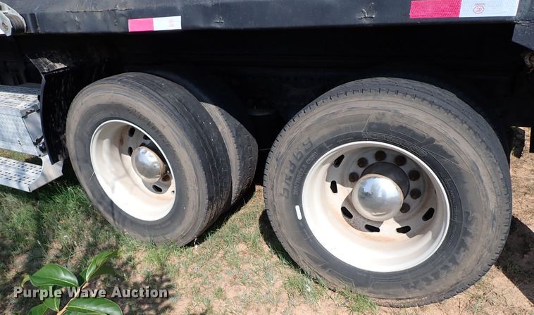 image for item IN9598 2003 Freightliner FLD  dump truck