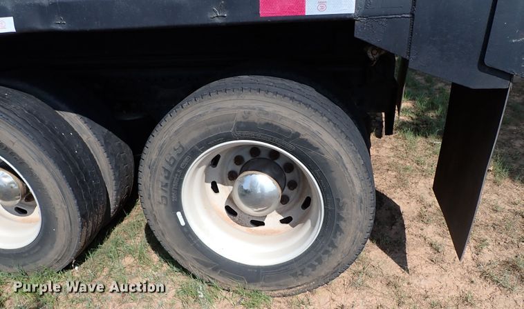 image for item IN9598 2003 Freightliner FLD  dump truck