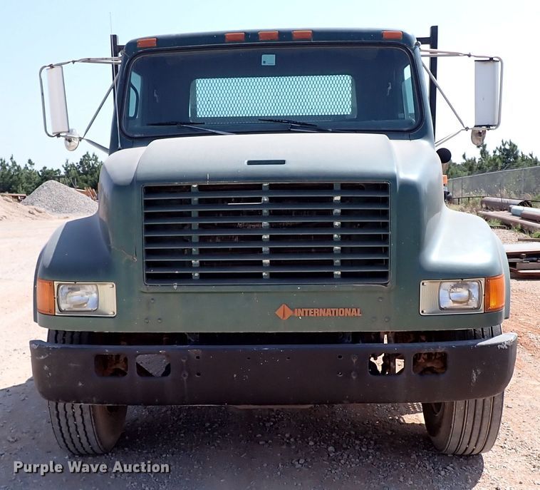 image for item IN9615 1990 International 4900  flatbed truck