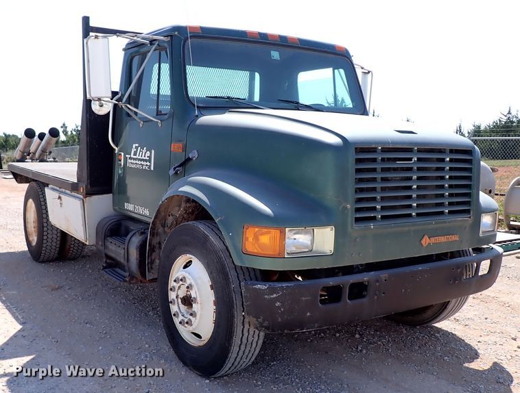 image for item IN9615 1990 International 4900  flatbed truck