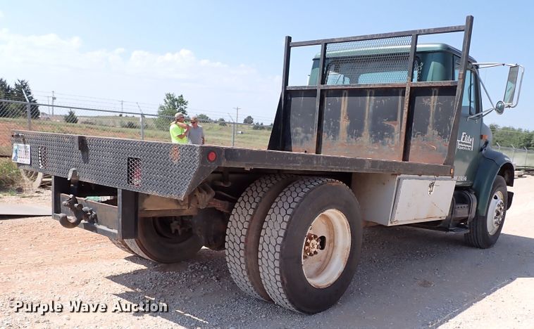 image for item IN9615 1990 International 4900  flatbed truck