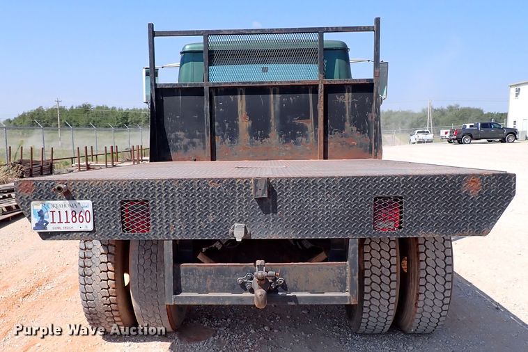 image for item IN9615 1990 International 4900  flatbed truck