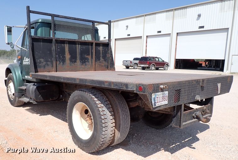 image for item IN9615 1990 International 4900  flatbed truck