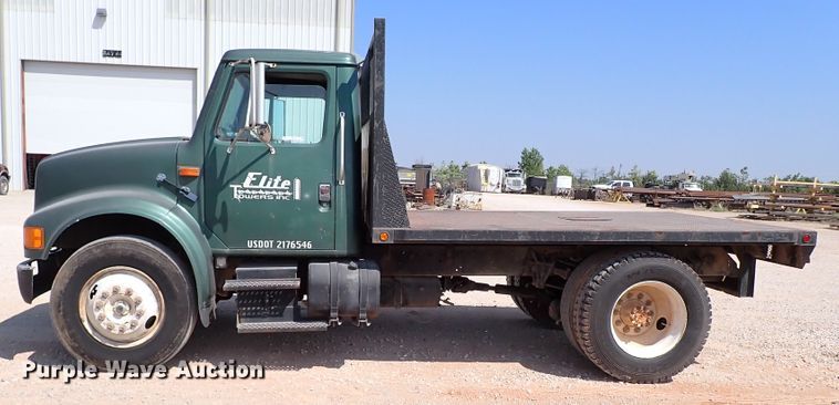 image for item IN9615 1990 International 4900  flatbed truck