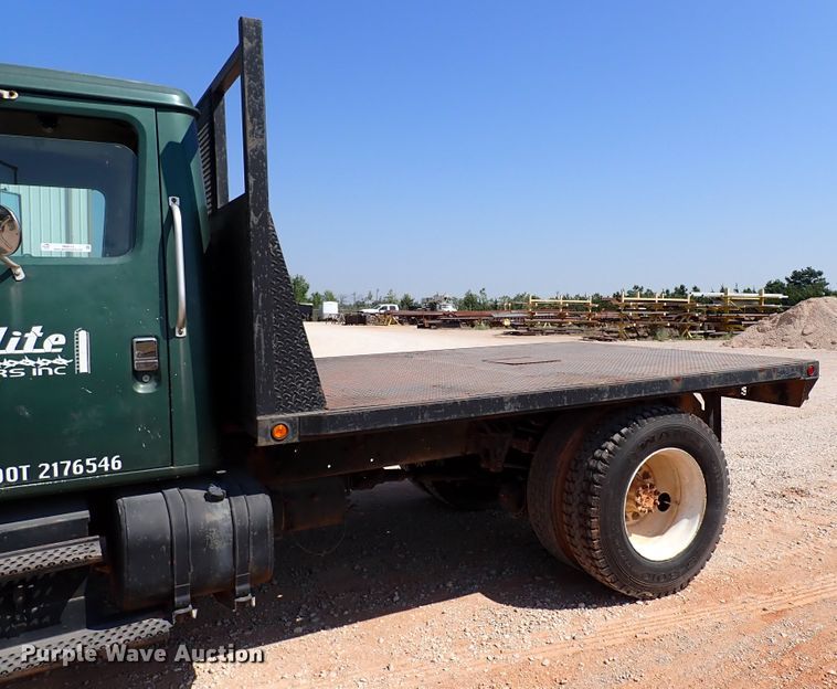 image for item IN9615 1990 International 4900  flatbed truck