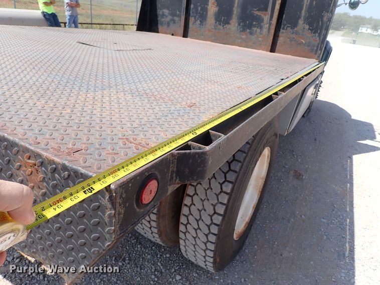 image for item IN9615 1990 International 4900  flatbed truck