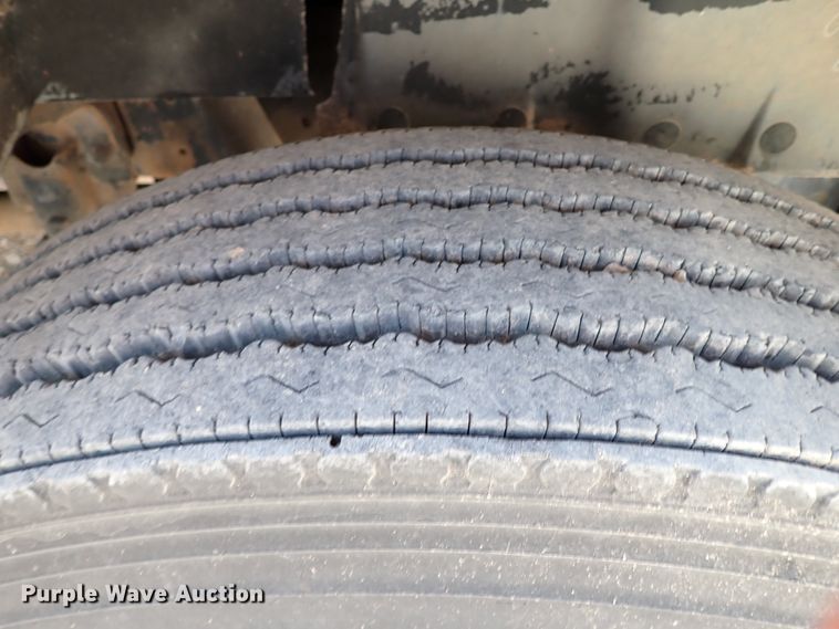 image for item IN9615 1990 International 4900  flatbed truck