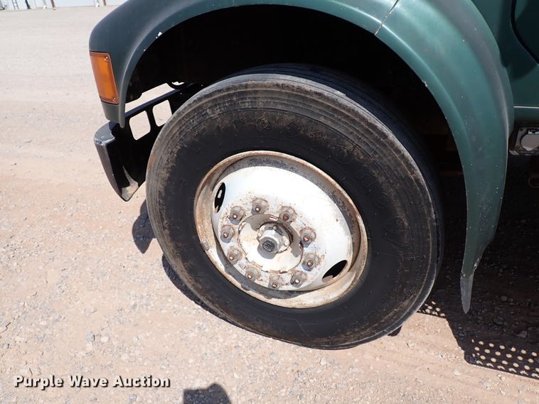 image for item IN9615 1990 International 4900  flatbed truck