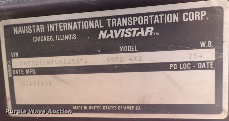 image for item IN9615 1990 International 4900  flatbed truck