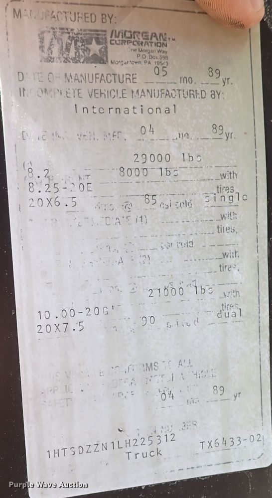 image for item IN9615 1990 International 4900  flatbed truck