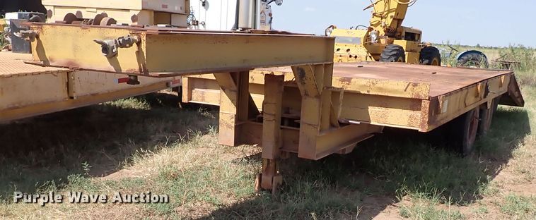 image for item IN9649 1977 Fruehauf  equipment trailer