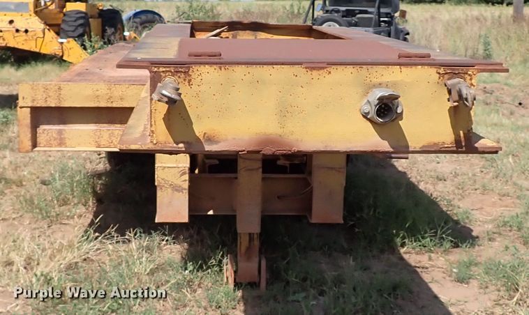 image for item IN9649 1977 Fruehauf  equipment trailer