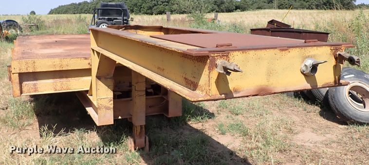 image for item IN9649 1977 Fruehauf  equipment trailer