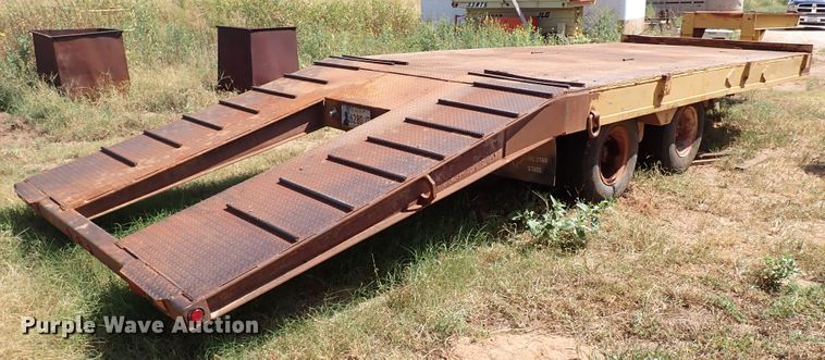 image for item IN9649 1977 Fruehauf  equipment trailer