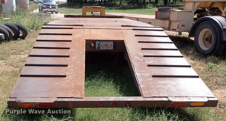 image for item IN9649 1977 Fruehauf  equipment trailer