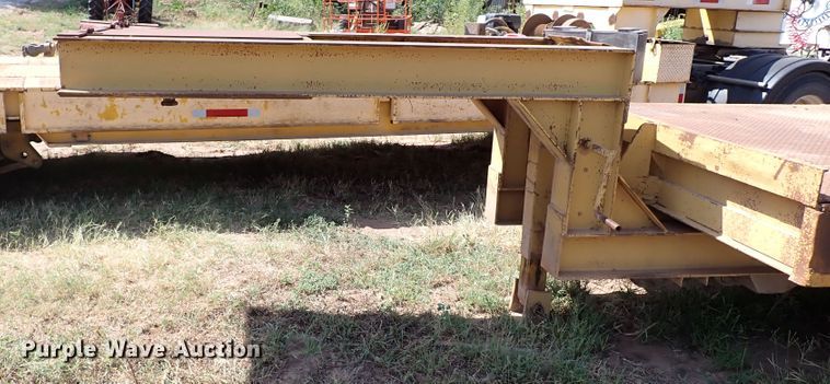 image for item IN9649 1977 Fruehauf  equipment trailer