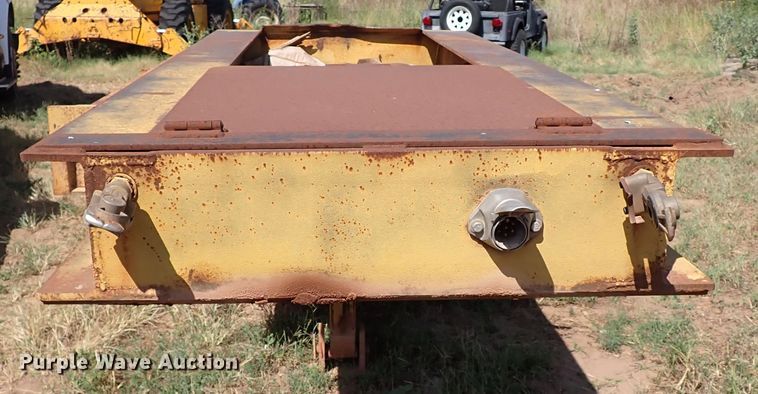 image for item IN9649 1977 Fruehauf  equipment trailer