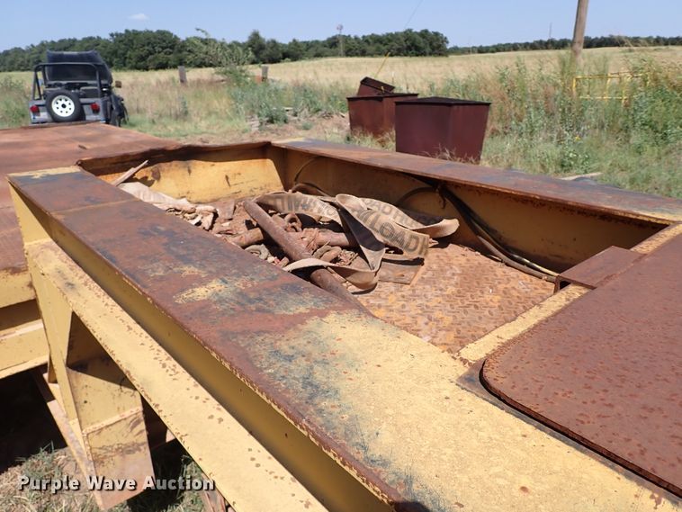 image for item IN9649 1977 Fruehauf  equipment trailer