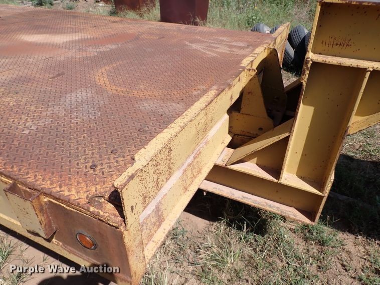 image for item IN9649 1977 Fruehauf  equipment trailer