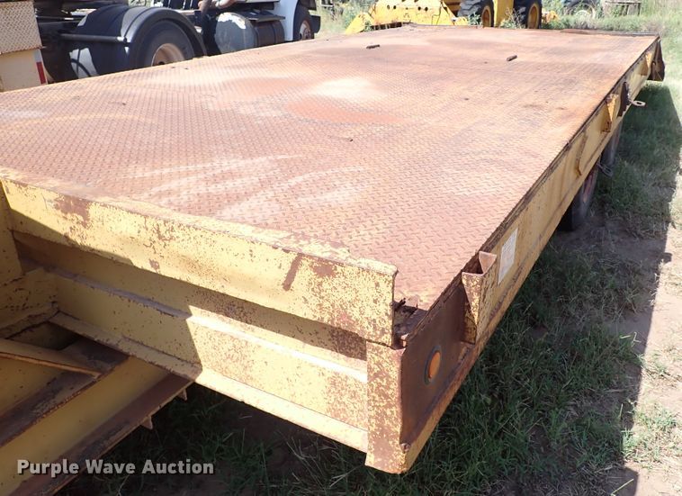 image for item IN9649 1977 Fruehauf  equipment trailer
