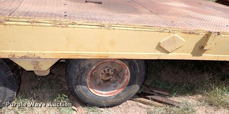 image for item IN9649 1977 Fruehauf  equipment trailer