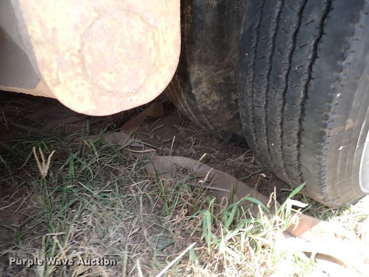 image for item IN9649 1977 Fruehauf  equipment trailer